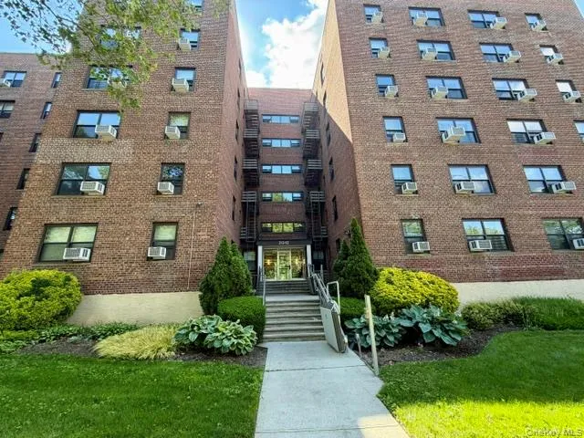 213-02 75th Avenue, New York, NY, 2 Bedrooms Bedrooms, 4 Rooms Rooms,1 BathroomBathrooms,Residential,For Rent,75th,0,1011497 213-02 75th Avenue, New York, NY, 2 Bedrooms Bedrooms, 4 Rooms Rooms,1 BathroomBathrooms,Residential,For Rent,75th,0,1011497