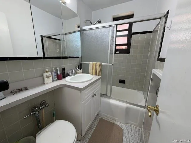 213-02 75th Avenue, New York, NY, 2 Bedrooms Bedrooms, 4 Rooms Rooms,1 BathroomBathrooms,Residential,For Rent,75th,0,1011497 213-02 75th Avenue, New York, NY, 2 Bedrooms Bedrooms, 4 Rooms Rooms,1 BathroomBathrooms,Residential,For Rent,75th,0,1011497