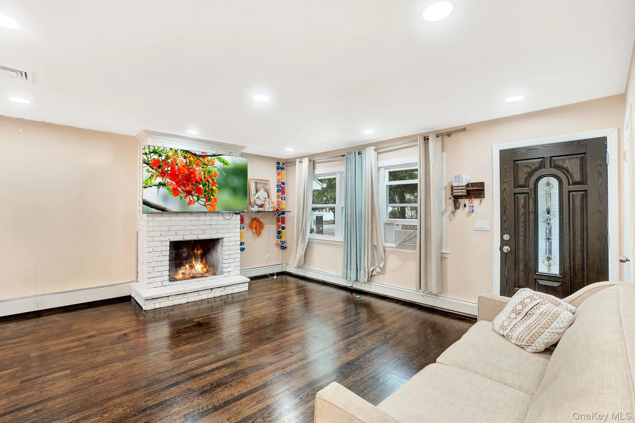 57 1st Street, Oyster Bay, NY, 5 Bedrooms Bedrooms, 9 Rooms Rooms,3 BathroomsBathrooms,Residential,For Rent,1st,0,1011505 57 1st Street, Oyster Bay, NY, 5 Bedrooms Bedrooms, 9 Rooms Rooms,3 BathroomsBathrooms,Residential,For Rent,1st,0,1011505