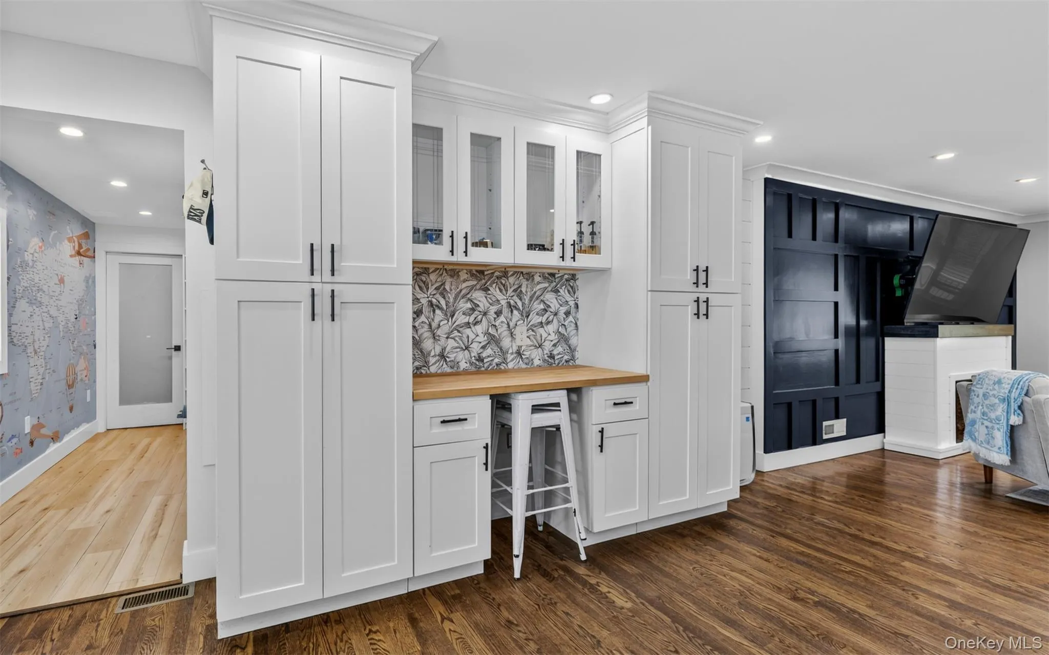 1 Aspen Avenue, Huntington, NY, 4 Bedrooms Bedrooms, 11 Rooms Rooms,3 BathroomsBathrooms,Residential,For Rent,Aspen,0,1011515 1 Aspen Avenue, Huntington, NY, 4 Bedrooms Bedrooms, 11 Rooms Rooms,3 BathroomsBathrooms,Residential,For Rent,Aspen,0,1011515