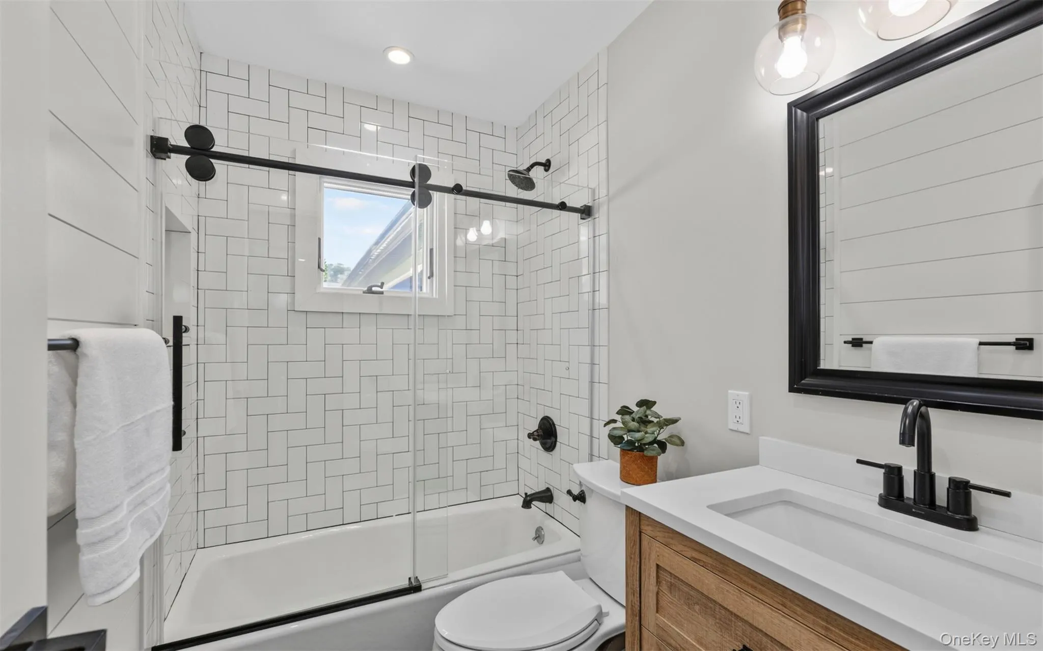 1 Aspen Avenue, Huntington, NY, 4 Bedrooms Bedrooms, 11 Rooms Rooms,3 BathroomsBathrooms,Residential,For Rent,Aspen,0,1011515 1 Aspen Avenue, Huntington, NY, 4 Bedrooms Bedrooms, 11 Rooms Rooms,3 BathroomsBathrooms,Residential,For Rent,Aspen,0,1011515
