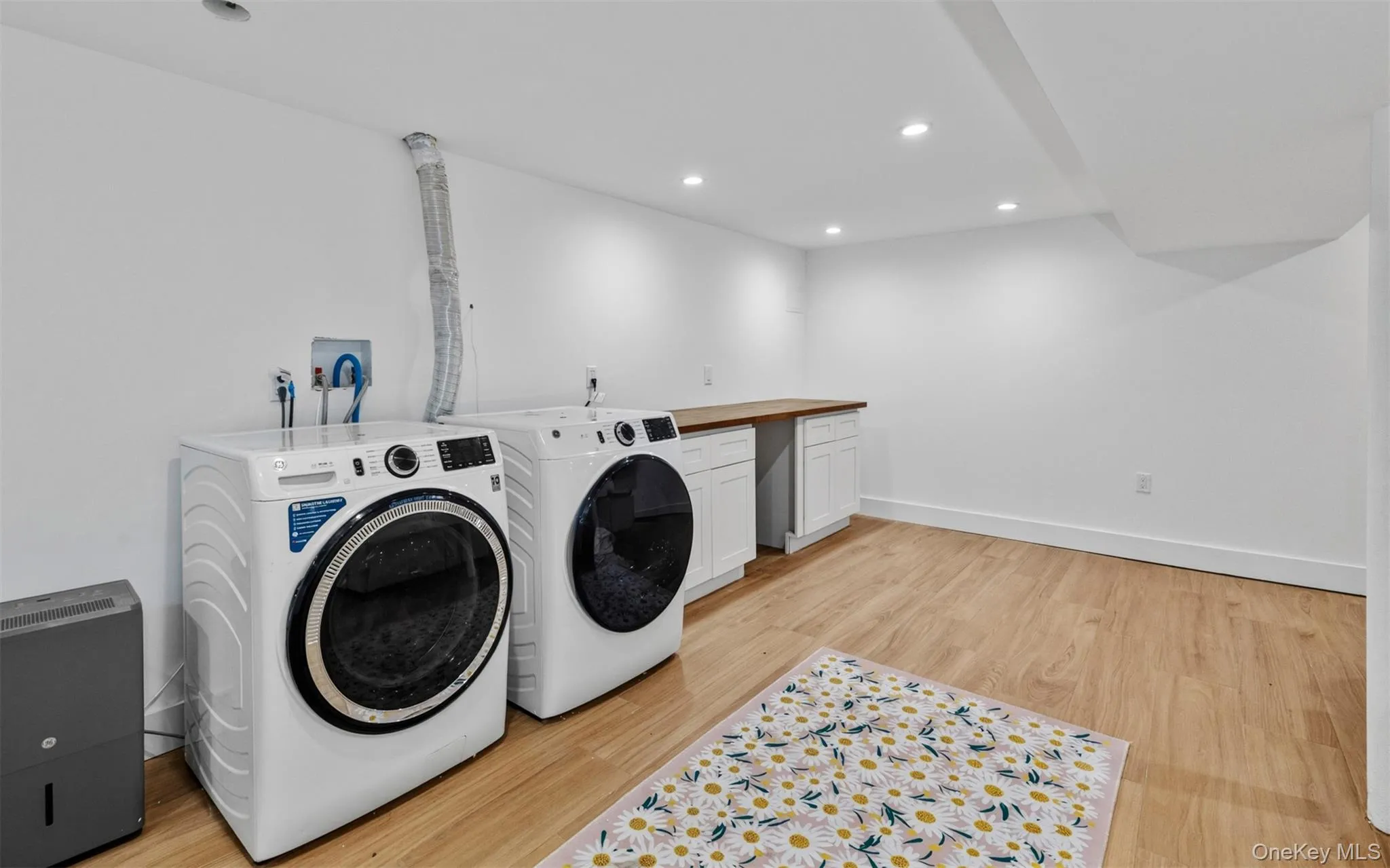 1 Aspen Avenue, Huntington, NY, 4 Bedrooms Bedrooms, 11 Rooms Rooms,3 BathroomsBathrooms,Residential,For Rent,Aspen,0,1011515 1 Aspen Avenue, Huntington, NY, 4 Bedrooms Bedrooms, 11 Rooms Rooms,3 BathroomsBathrooms,Residential,For Rent,Aspen,0,1011515