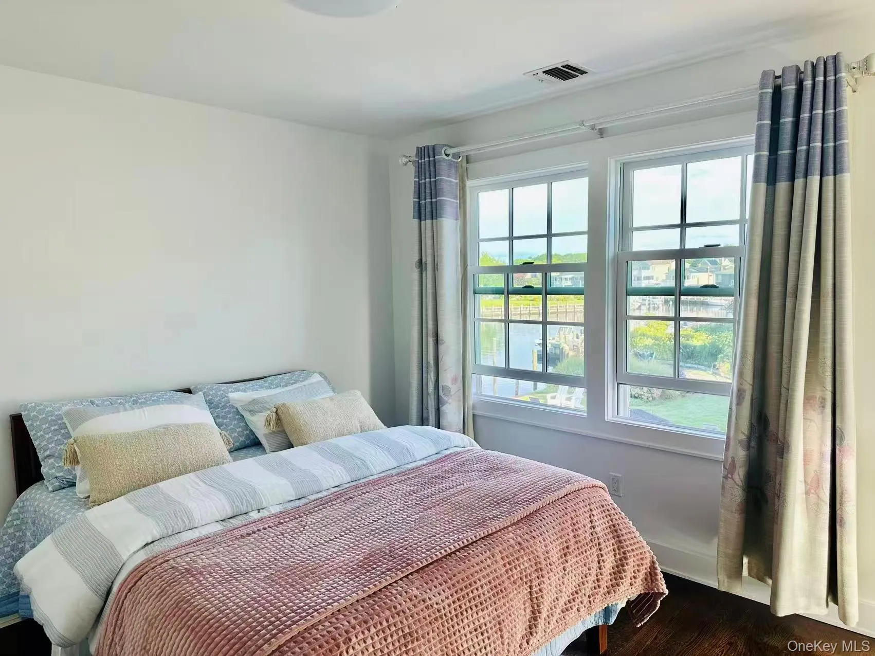 1 Lincoln Avenue, Oyster Bay, NY, 3 Bedrooms Bedrooms, 8 Rooms Rooms,3 BathroomsBathrooms,Residential,For Rent,Lincoln,0,1011516 1 Lincoln Avenue, Oyster Bay, NY, 3 Bedrooms Bedrooms, 8 Rooms Rooms,3 BathroomsBathrooms,Residential,For Rent,Lincoln,0,1011516