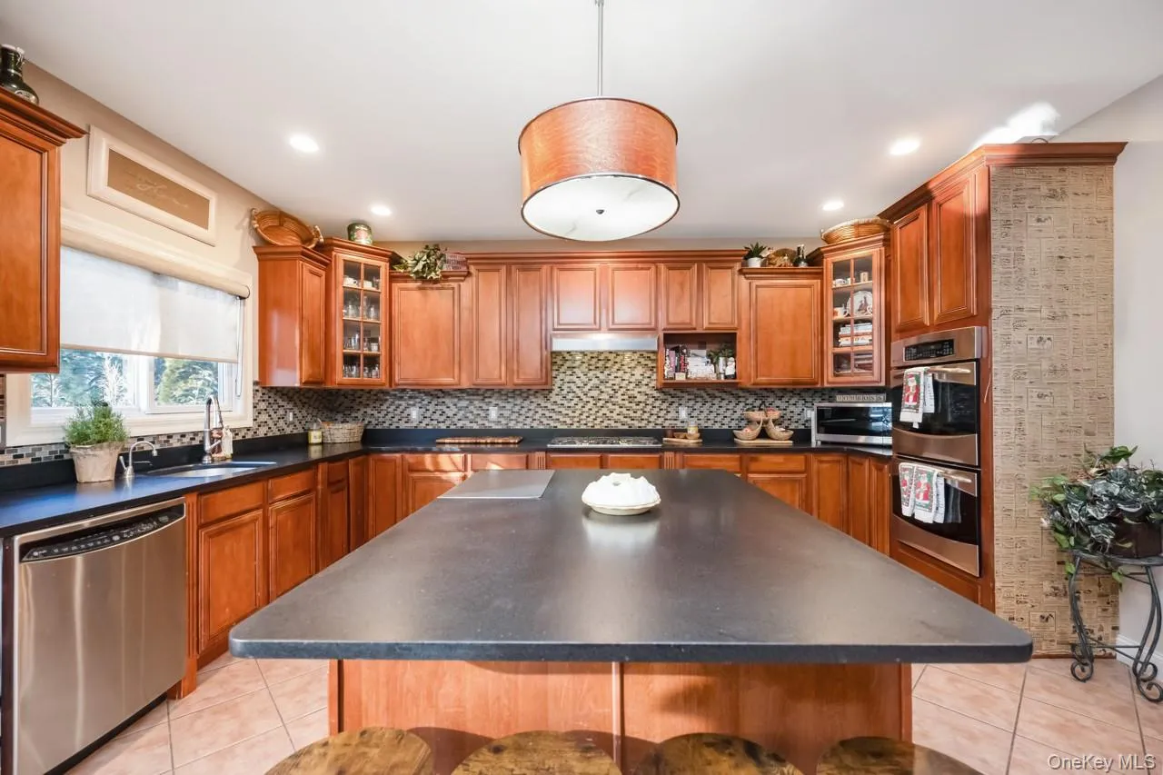 1680 lake Avenue, Hempstead, NY, 6 Bedrooms Bedrooms, 12 Rooms Rooms,5 BathroomsBathrooms,Residential,For Rent,lake,0,1011517 1680 lake Avenue, Hempstead, NY, 6 Bedrooms Bedrooms, 12 Rooms Rooms,5 BathroomsBathrooms,Residential,For Rent,lake,0,1011517