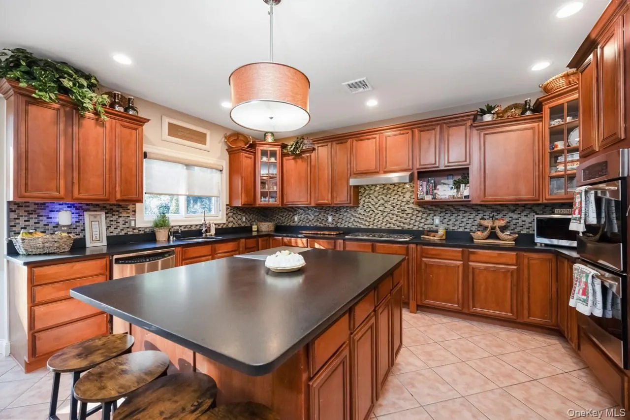 1680 lake Avenue, Hempstead, NY, 6 Bedrooms Bedrooms, 12 Rooms Rooms,5 BathroomsBathrooms,Residential,For Rent,lake,0,1011517 1680 lake Avenue, Hempstead, NY, 6 Bedrooms Bedrooms, 12 Rooms Rooms,5 BathroomsBathrooms,Residential,For Rent,lake,0,1011517