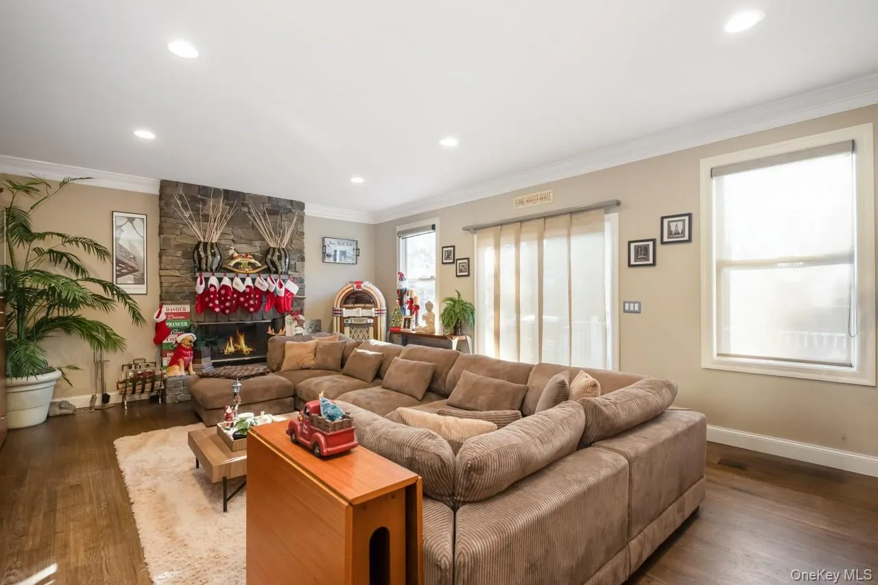1680 lake Avenue, Hempstead, NY, 6 Bedrooms Bedrooms, 12 Rooms Rooms,5 BathroomsBathrooms,Residential,For Rent,lake,0,1011517 1680 lake Avenue, Hempstead, NY, 6 Bedrooms Bedrooms, 12 Rooms Rooms,5 BathroomsBathrooms,Residential,For Rent,lake,0,1011517