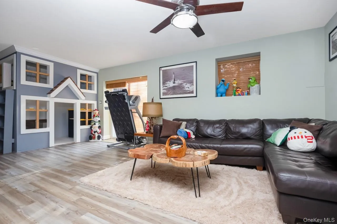 1680 lake Avenue, Hempstead, NY, 6 Bedrooms Bedrooms, 12 Rooms Rooms,5 BathroomsBathrooms,Residential,For Rent,lake,0,1011517 1680 lake Avenue, Hempstead, NY, 6 Bedrooms Bedrooms, 12 Rooms Rooms,5 BathroomsBathrooms,Residential,For Rent,lake,0,1011517