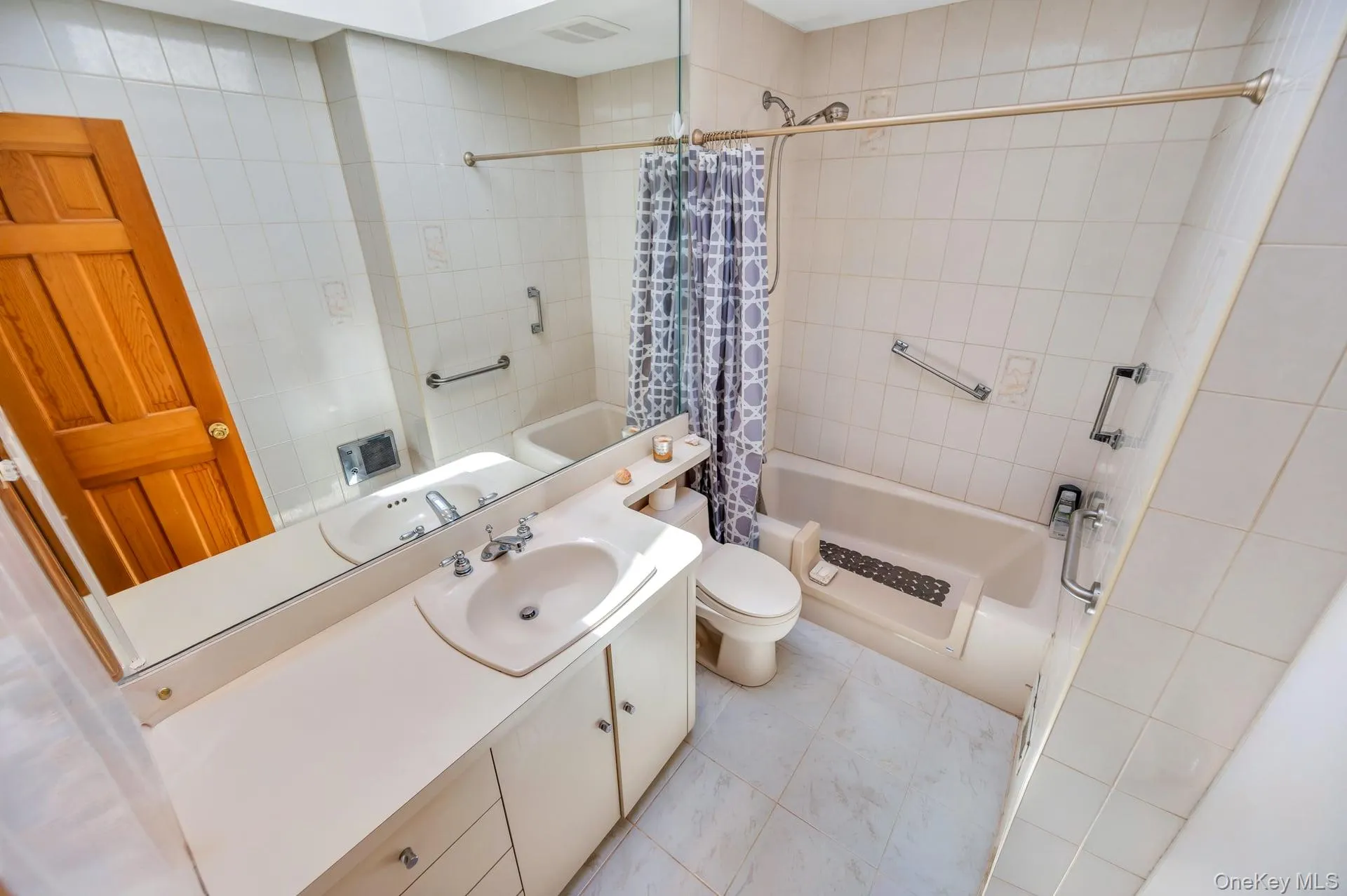 256 4th Street, Babylon, NY, 2 Bedrooms Bedrooms, 4 Rooms Rooms,1 BathroomBathrooms,Residential,For Rent,4th,0,1011522 256 4th Street, Babylon, NY, 2 Bedrooms Bedrooms, 4 Rooms Rooms,1 BathroomBathrooms,Residential,For Rent,4th,0,1011522