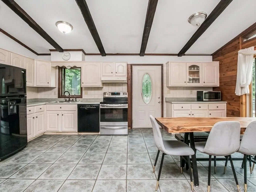 20 Ernst Road, Cortlandt, NY, 3 Bedrooms Bedrooms, 6 Rooms Rooms,2 BathroomsBathrooms,Residential,For Rent,Ernst,0,KEY1011527 20 Ernst Road, Cortlandt, NY, 3 Bedrooms Bedrooms, 6 Rooms Rooms,2 BathroomsBathrooms,Residential,For Rent,Ernst,0,KEY1011527