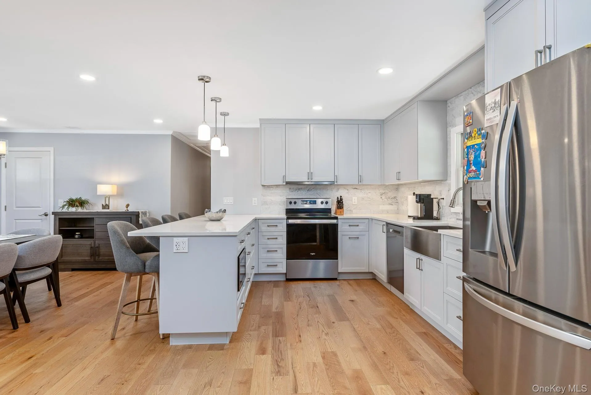 Brand new kitchen with quartz counter tops Brand new kitchen with quartz counter tops
