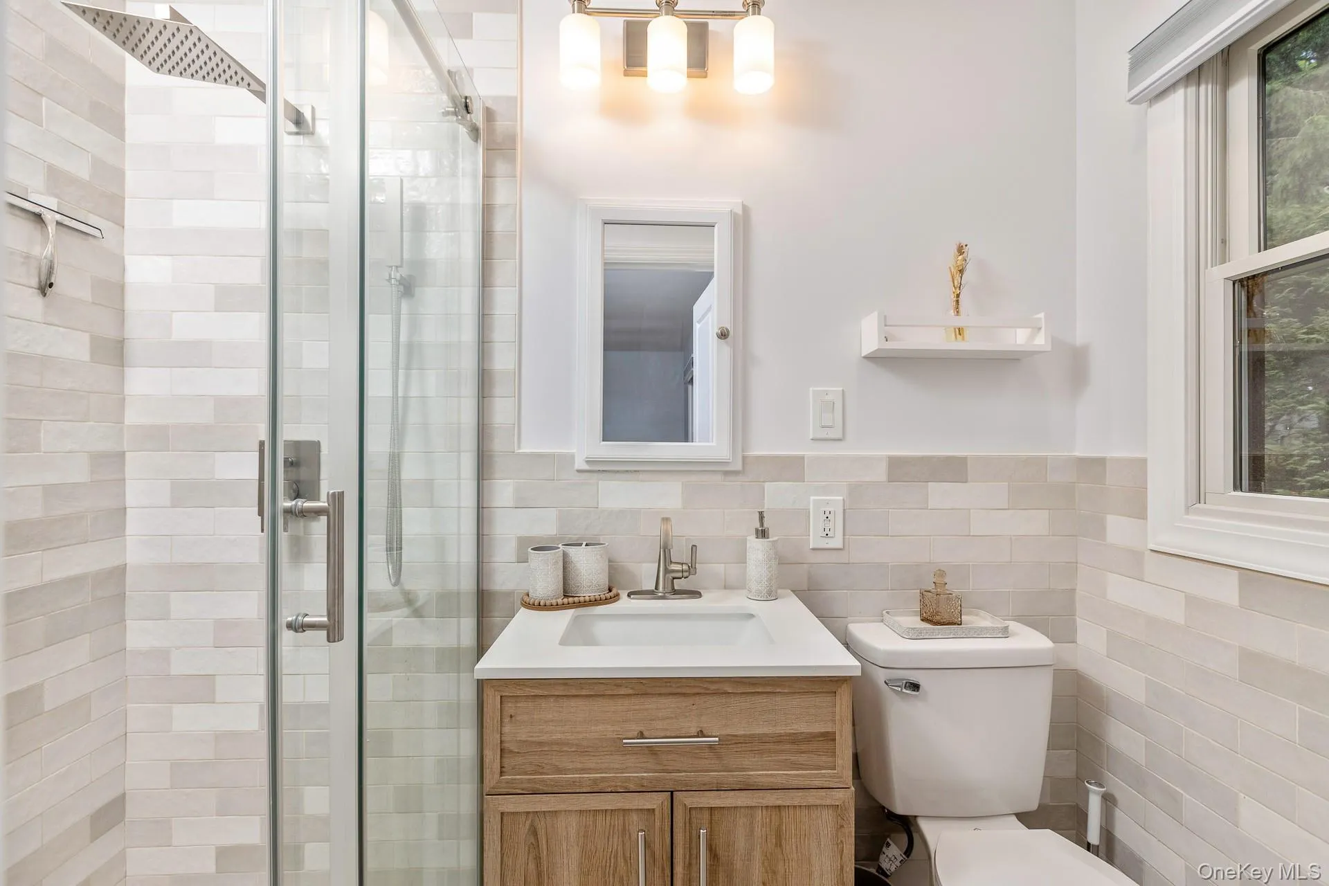 19 Groveland Avenue, Southampton, NY, 3 Bedrooms Bedrooms, 6 Rooms Rooms,3 BathroomsBathrooms,Residential,For Rent,Groveland,0,1011535 19 Groveland Avenue, Southampton, NY, 3 Bedrooms Bedrooms, 6 Rooms Rooms,3 BathroomsBathrooms,Residential,For Rent,Groveland,0,1011535