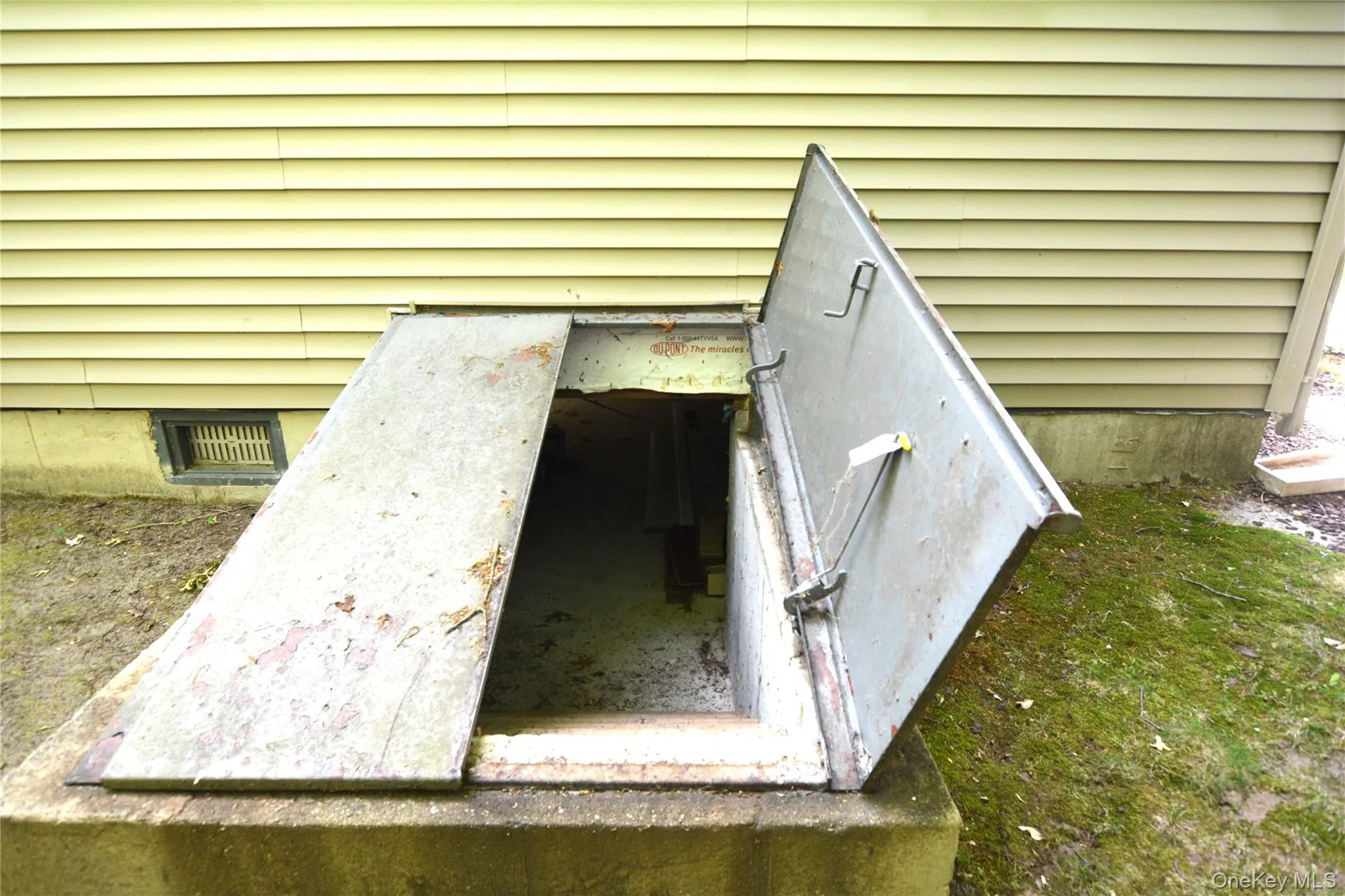 1661 Old Country Road, Riverhead, NY, 2 Bedrooms Bedrooms, 5 Rooms Rooms,2 BathroomsBathrooms,Residential,For Rent,Old Country Road,0,1011541 1661 Old Country Road, Riverhead, NY, 2 Bedrooms Bedrooms, 5 Rooms Rooms,2 BathroomsBathrooms,Residential,For Rent,Old Country Road,0,1011541
