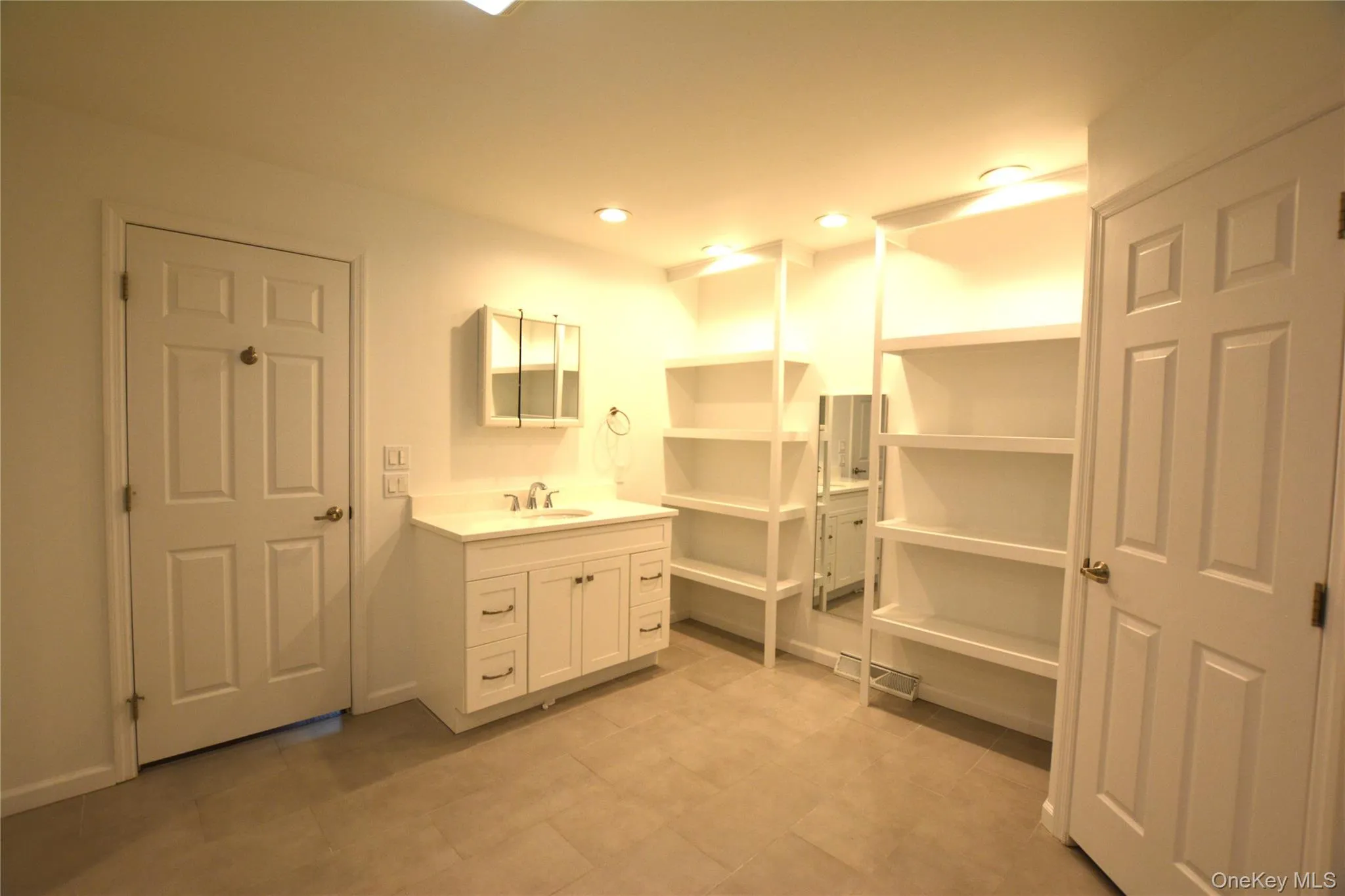 1661 Old Country Road, Riverhead, NY, 2 Bedrooms Bedrooms, 5 Rooms Rooms,2 BathroomsBathrooms,Residential,For Rent,Old Country Road,0,1011541 1661 Old Country Road, Riverhead, NY, 2 Bedrooms Bedrooms, 5 Rooms Rooms,2 BathroomsBathrooms,Residential,For Rent,Old Country Road,0,1011541
