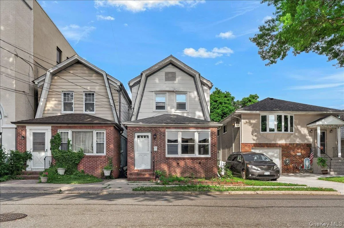 15 Depan Avenue, Hempstead, NY, 3 Bedrooms Bedrooms, 6 Rooms Rooms,2 BathroomsBathrooms,Residential,For Rent,Depan,0,1011543 15 Depan Avenue, Hempstead, NY, 3 Bedrooms Bedrooms, 6 Rooms Rooms,2 BathroomsBathrooms,Residential,For Rent,Depan,0,1011543