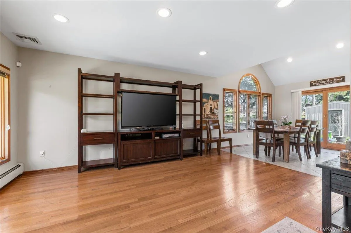 37 Sylvia Road, Oyster Bay, NY, 4 Bedrooms Bedrooms, 8 Rooms Rooms,4 BathroomsBathrooms,Residential,For Rent,Sylvia,0,1011546 37 Sylvia Road, Oyster Bay, NY, 4 Bedrooms Bedrooms, 8 Rooms Rooms,4 BathroomsBathrooms,Residential,For Rent,Sylvia,0,1011546