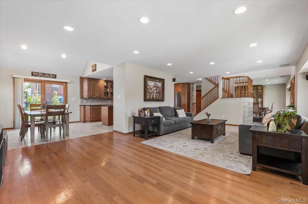 37 Sylvia Road, Oyster Bay, NY, 4 Bedrooms Bedrooms, 8 Rooms Rooms,4 BathroomsBathrooms,Residential,For Rent,Sylvia,0,1011546 37 Sylvia Road, Oyster Bay, NY, 4 Bedrooms Bedrooms, 8 Rooms Rooms,4 BathroomsBathrooms,Residential,For Rent,Sylvia,0,1011546