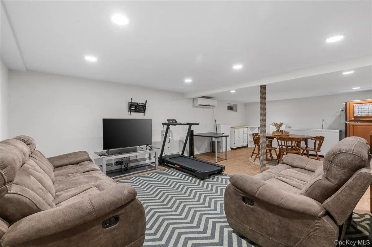 37 Sylvia Road, Oyster Bay, NY, 4 Bedrooms Bedrooms, 8 Rooms Rooms,4 BathroomsBathrooms,Residential,For Rent,Sylvia,0,1011546 37 Sylvia Road, Oyster Bay, NY, 4 Bedrooms Bedrooms, 8 Rooms Rooms,4 BathroomsBathrooms,Residential,For Rent,Sylvia,0,1011546