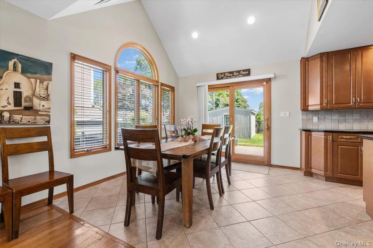 37 Sylvia Road, Oyster Bay, NY, 4 Bedrooms Bedrooms, 8 Rooms Rooms,4 BathroomsBathrooms,Residential,For Rent,Sylvia,0,1011546 37 Sylvia Road, Oyster Bay, NY, 4 Bedrooms Bedrooms, 8 Rooms Rooms,4 BathroomsBathrooms,Residential,For Rent,Sylvia,0,1011546