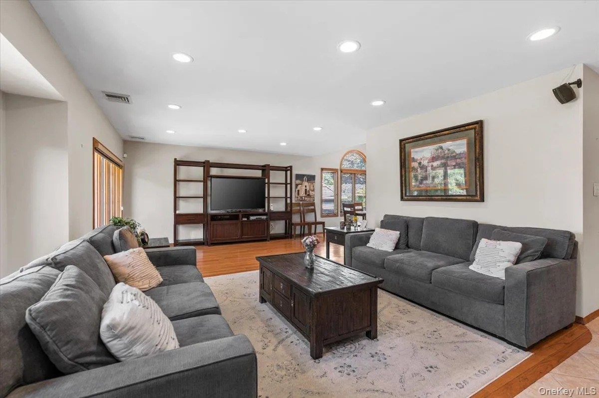 37 Sylvia Road, Oyster Bay, NY, 4 Bedrooms Bedrooms, 8 Rooms Rooms,4 BathroomsBathrooms,Residential,For Rent,Sylvia,0,1011546 37 Sylvia Road, Oyster Bay, NY, 4 Bedrooms Bedrooms, 8 Rooms Rooms,4 BathroomsBathrooms,Residential,For Rent,Sylvia,0,1011546