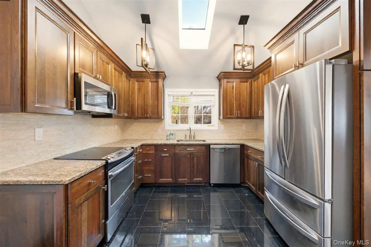 42 Clarewood Drive, Greenburgh, NY, 3 Bedrooms Bedrooms, 7 Rooms Rooms,3 BathroomsBathrooms,Residential Lease,For Rent,Clarewood,0,1011549 42 Clarewood Drive, Greenburgh, NY, 3 Bedrooms Bedrooms, 7 Rooms Rooms,3 BathroomsBathrooms,Residential Lease,For Rent,Clarewood,0,1011549