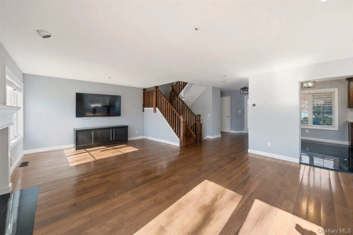 42 Clarewood Drive, Greenburgh, NY, 3 Bedrooms Bedrooms, 7 Rooms Rooms,3 BathroomsBathrooms,Residential Lease,For Rent,Clarewood,0,1011549 42 Clarewood Drive, Greenburgh, NY, 3 Bedrooms Bedrooms, 7 Rooms Rooms,3 BathroomsBathrooms,Residential Lease,For Rent,Clarewood,0,1011549