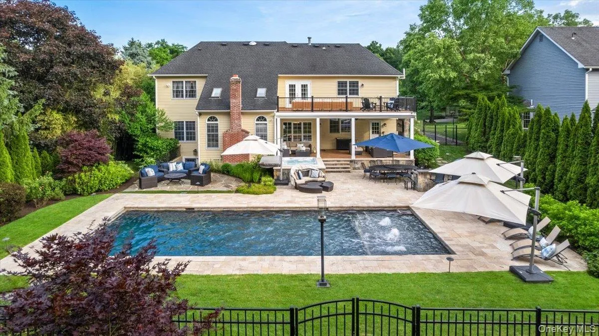 The BEST BACKYARD in White Plains! The BEST BACKYARD in White Plains!