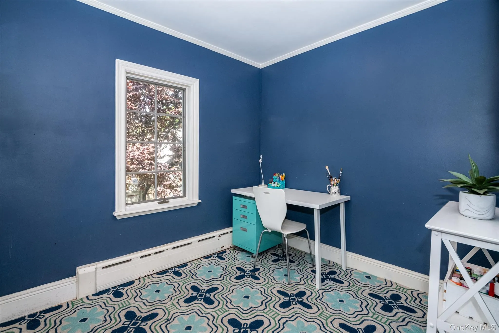 Office or guest space located off of the kitchen Office or guest space located off of the kitchen