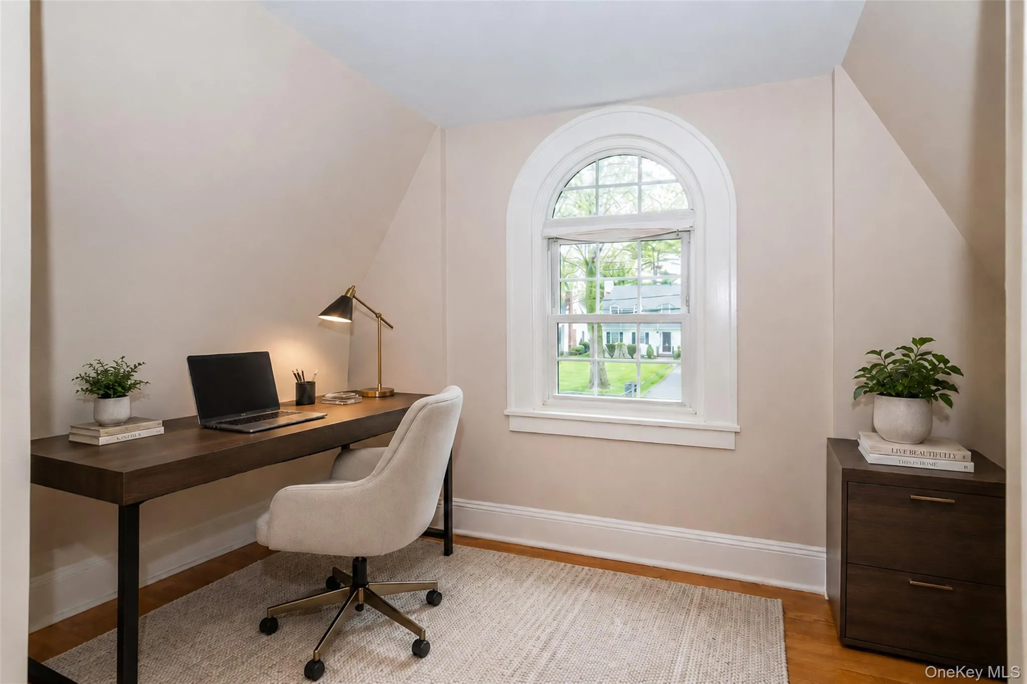 17 Bonnett Avenue, Mamaroneck, NY, 4 Bedrooms Bedrooms, 9 Rooms Rooms,2 BathroomsBathrooms,Residential Lease,For Rent,Bonnett,0,1011565 17 Bonnett Avenue, Mamaroneck, NY, 4 Bedrooms Bedrooms, 9 Rooms Rooms,2 BathroomsBathrooms,Residential Lease,For Rent,Bonnett,0,1011565