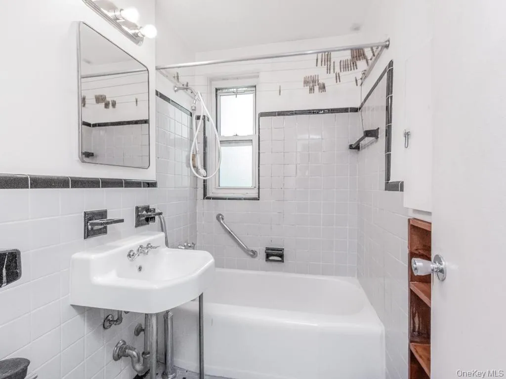 525 West 236th Street, New York, NY, 2 Rooms Rooms,1 BathroomBathrooms,Residential,For Rent,West 236th,0,1011569 525 West 236th Street, New York, NY, 2 Rooms Rooms,1 BathroomBathrooms,Residential,For Rent,West 236th,0,1011569