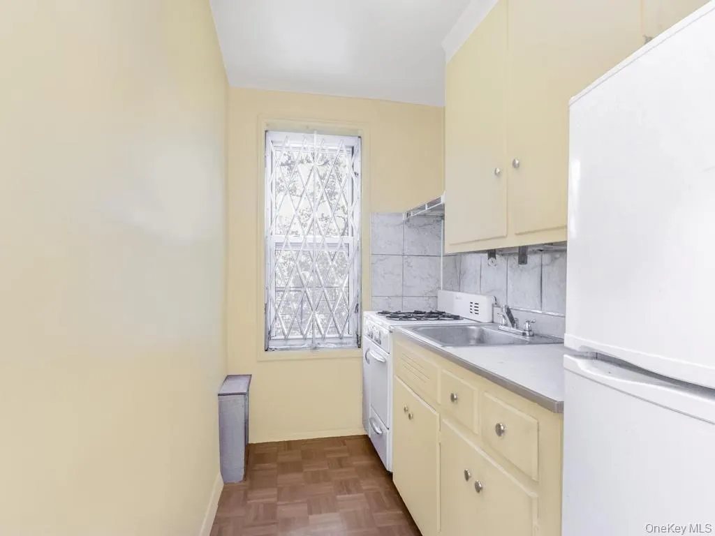 525 West 236th Street, New York, NY, 2 Rooms Rooms,1 BathroomBathrooms,Residential,For Rent,West 236th,0,1011569 525 West 236th Street, New York, NY, 2 Rooms Rooms,1 BathroomBathrooms,Residential,For Rent,West 236th,0,1011569