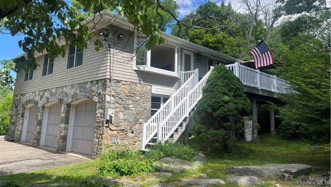 With large entertainment deck With large entertainment deck