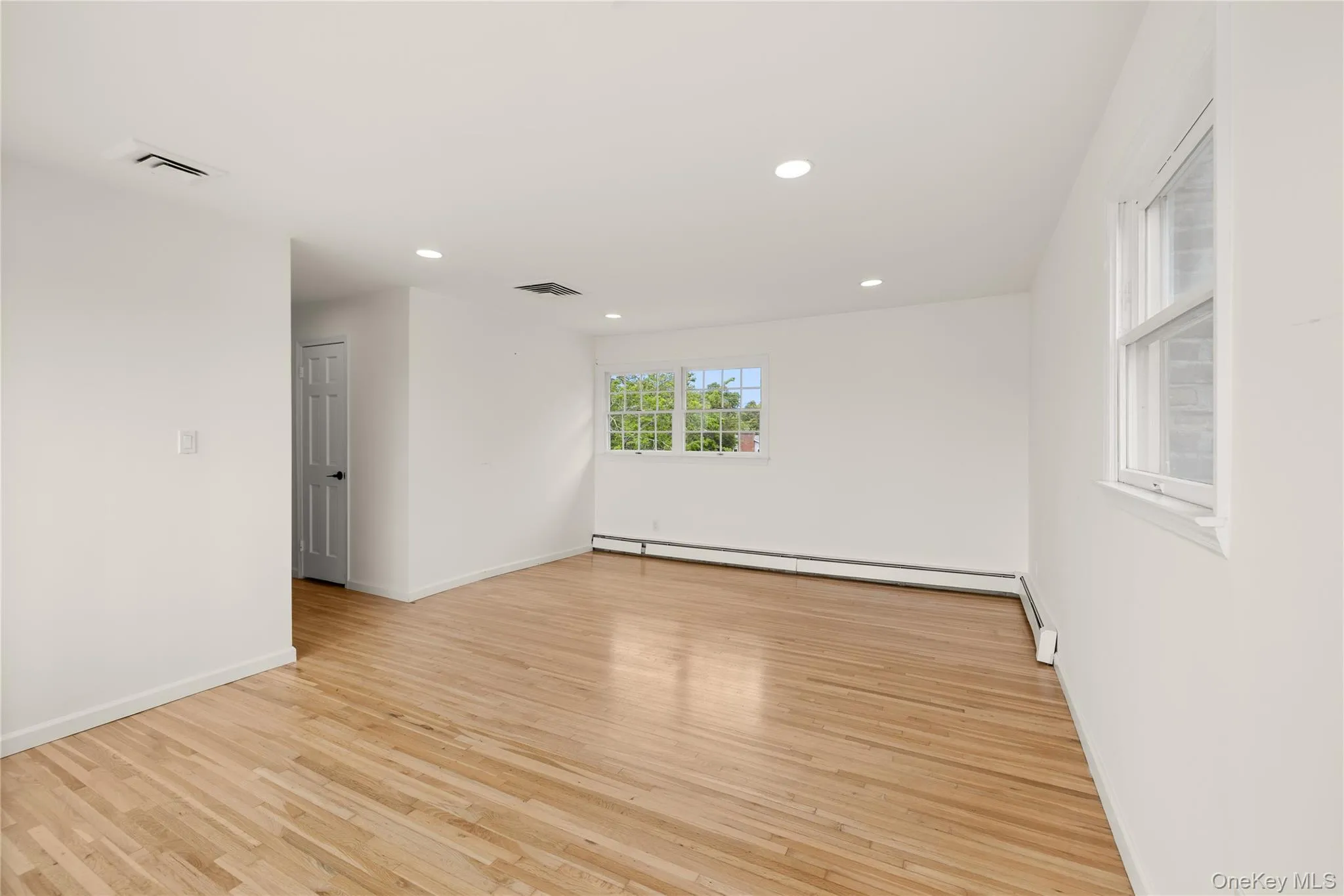 154 Sunset Drive, Islip, NY, 4 Bedrooms Bedrooms, 10 Rooms Rooms,2 BathroomsBathrooms,Residential,For Rent,Sunset,0,1011580 154 Sunset Drive, Islip, NY, 4 Bedrooms Bedrooms, 10 Rooms Rooms,2 BathroomsBathrooms,Residential,For Rent,Sunset,0,1011580