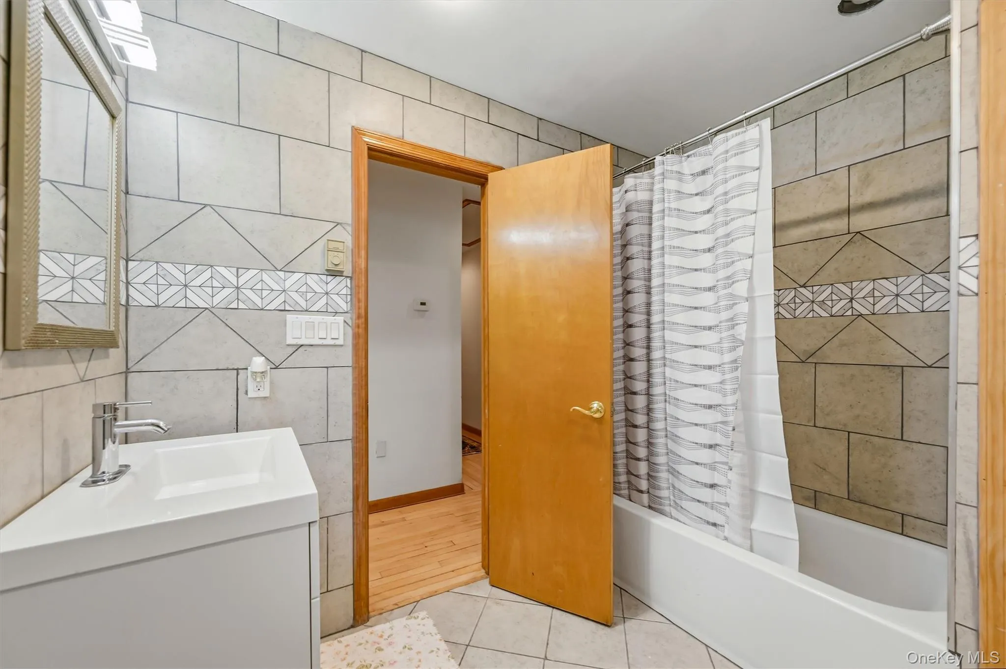 Main-Level Full Bath Main-Level Full Bath