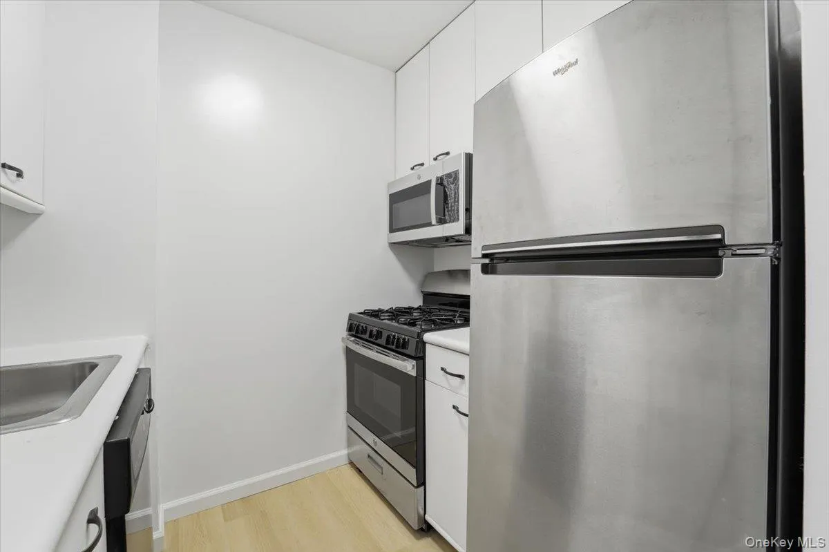 350 50th Street, New York, NY, 1 Room Rooms,1 BathroomBathrooms,Residential,For Rent,50th,0,1011584 350 50th Street, New York, NY, 1 Room Rooms,1 BathroomBathrooms,Residential,For Rent,50th,0,1011584
