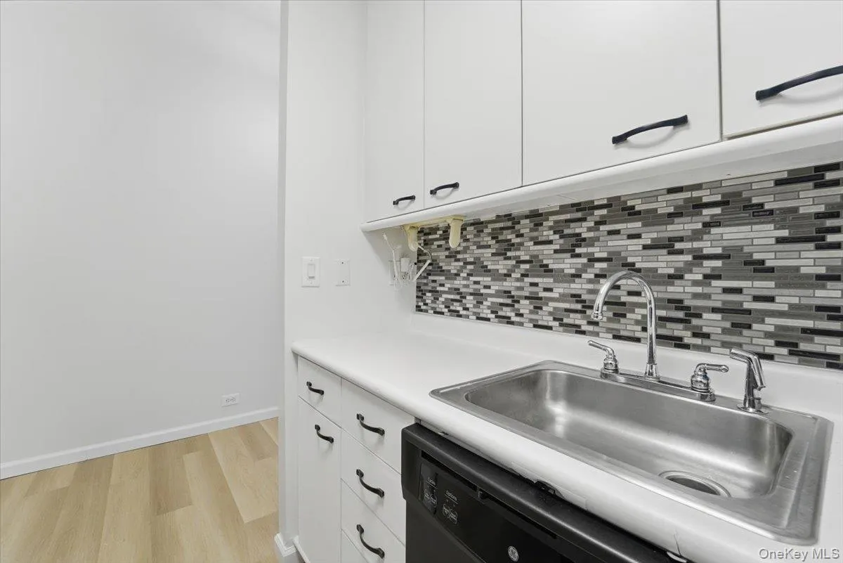 350 50th Street, New York, NY, 1 Room Rooms,1 BathroomBathrooms,Residential,For Rent,50th,0,1011584 350 50th Street, New York, NY, 1 Room Rooms,1 BathroomBathrooms,Residential,For Rent,50th,0,1011584