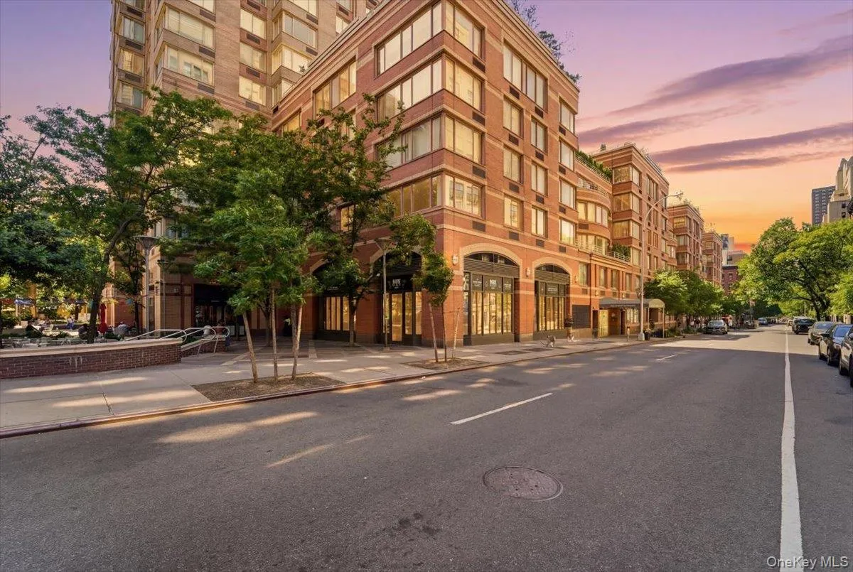 350 50th Street, New York, NY, 1 Room Rooms,1 BathroomBathrooms,Residential,For Rent,50th,0,1011584 350 50th Street, New York, NY, 1 Room Rooms,1 BathroomBathrooms,Residential,For Rent,50th,0,1011584