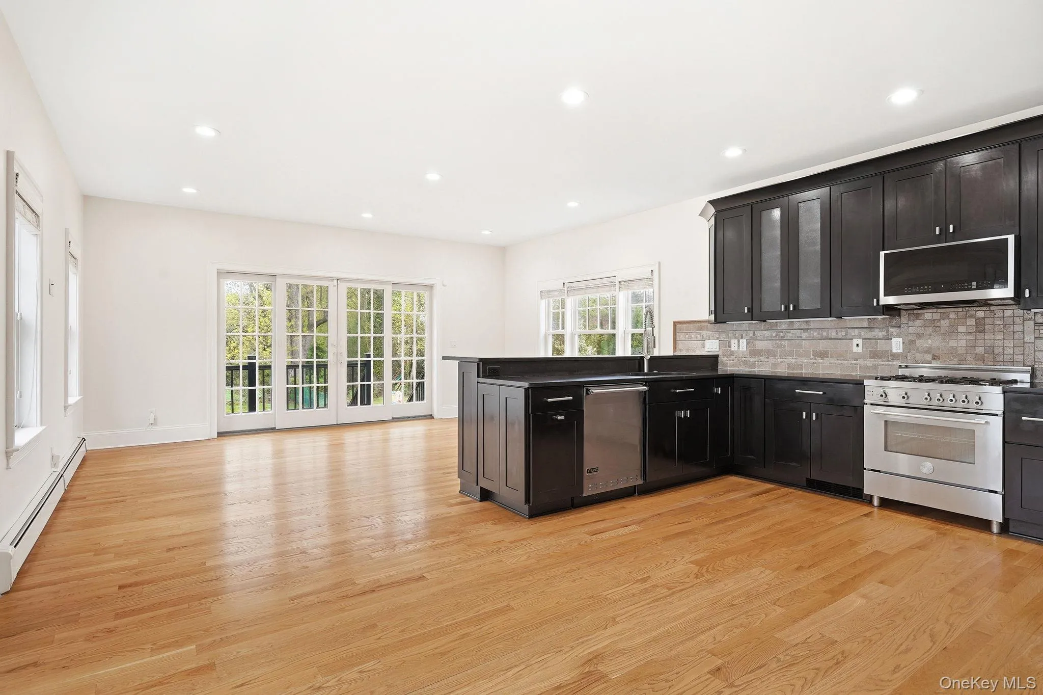 Open Kitchen to Family Room Open Kitchen to Family Room