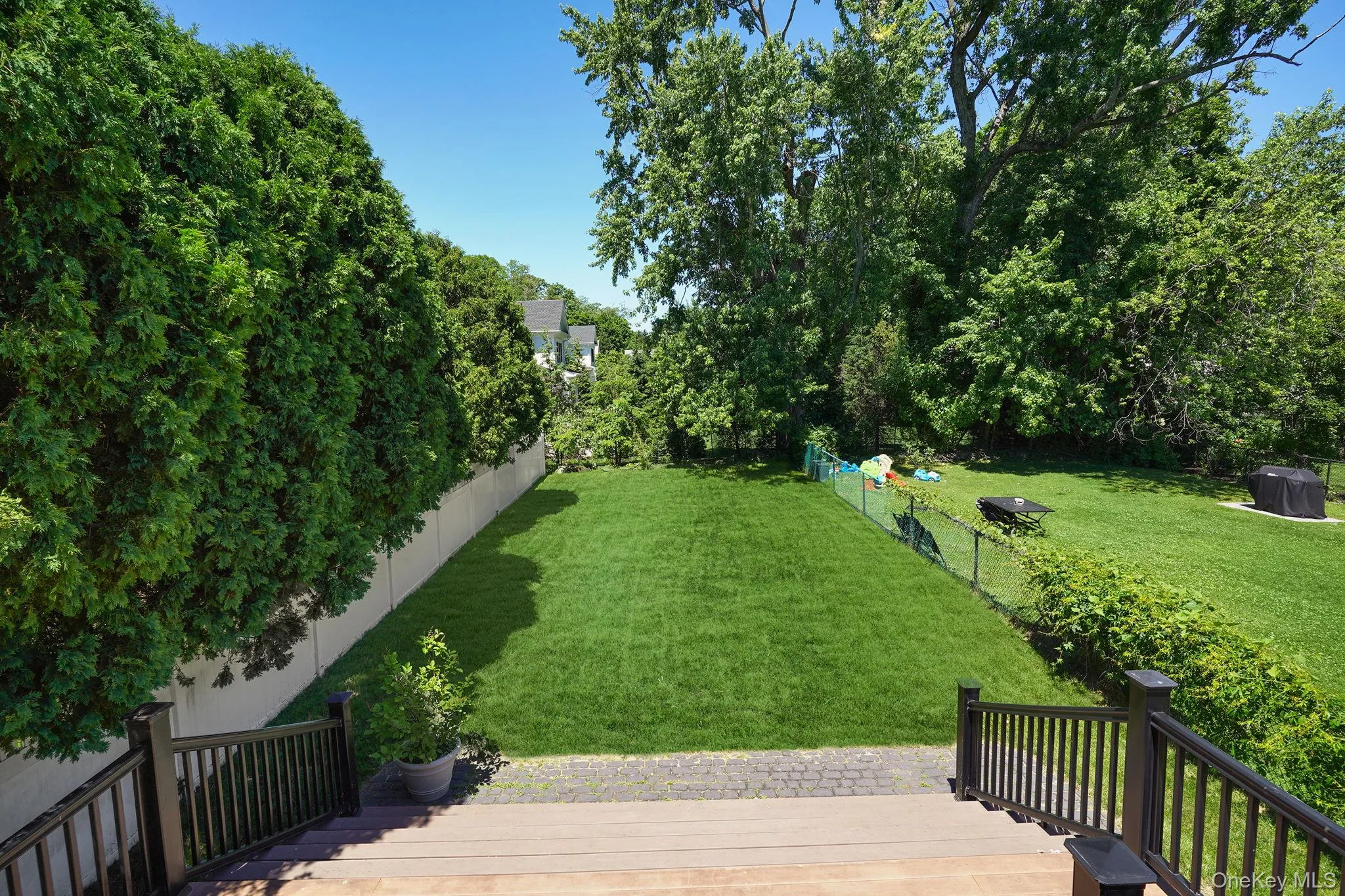 Large Flat Yard Large Flat Yard