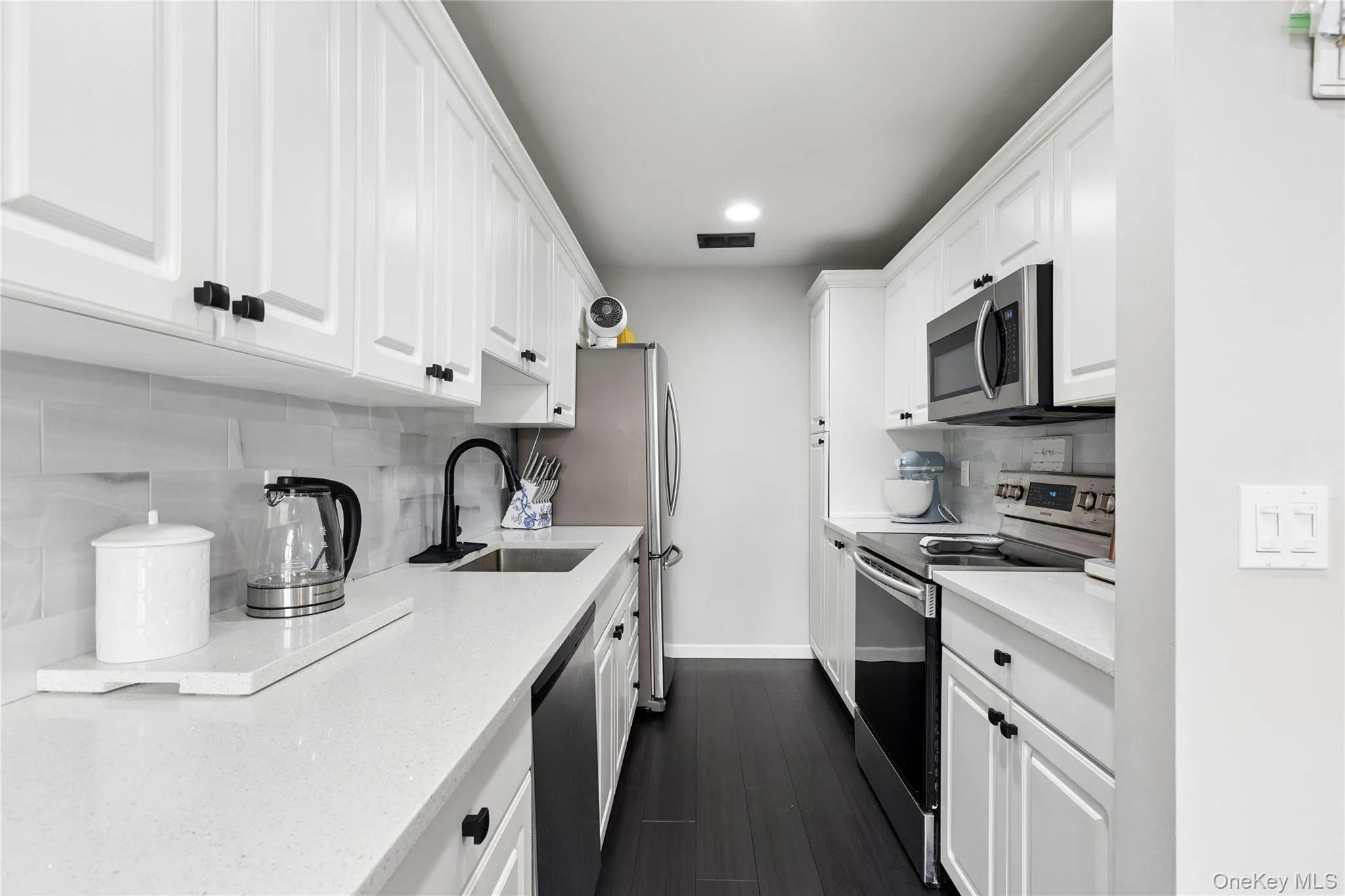 1004 Skyline Drive, Brookhaven, NY, 2 Bedrooms Bedrooms, 5 Rooms Rooms,2 BathroomsBathrooms,Residential,For Rent,Skyline,0,1011586 1004 Skyline Drive, Brookhaven, NY, 2 Bedrooms Bedrooms, 5 Rooms Rooms,2 BathroomsBathrooms,Residential,For Rent,Skyline,0,1011586