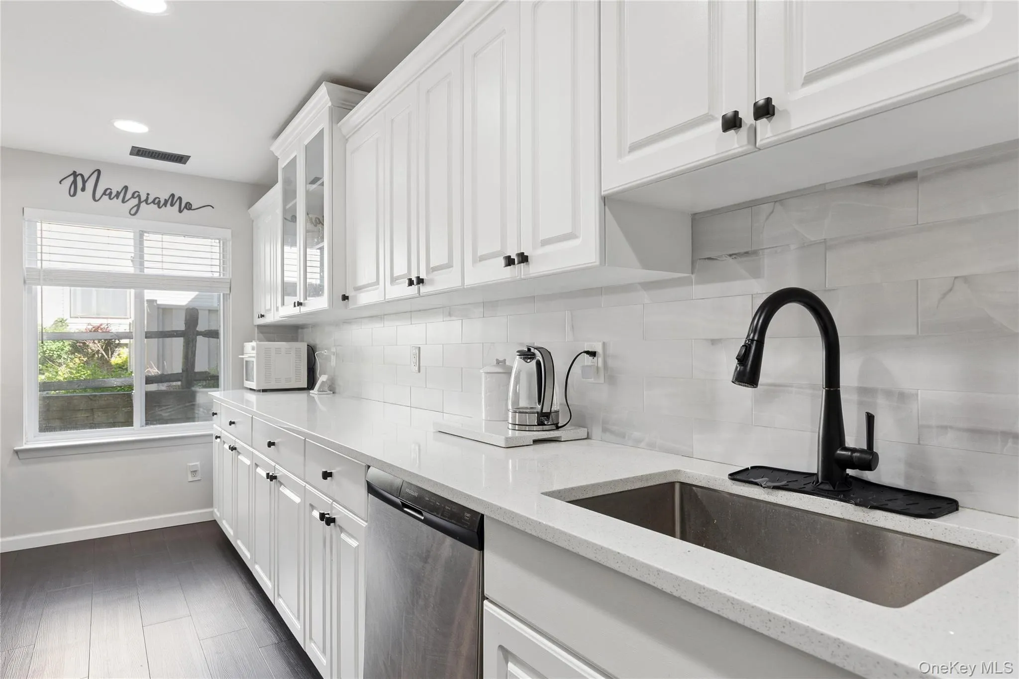 1004 Skyline Drive, Brookhaven, NY, 2 Bedrooms Bedrooms, 5 Rooms Rooms,2 BathroomsBathrooms,Residential,For Rent,Skyline,0,1011586 1004 Skyline Drive, Brookhaven, NY, 2 Bedrooms Bedrooms, 5 Rooms Rooms,2 BathroomsBathrooms,Residential,For Rent,Skyline,0,1011586