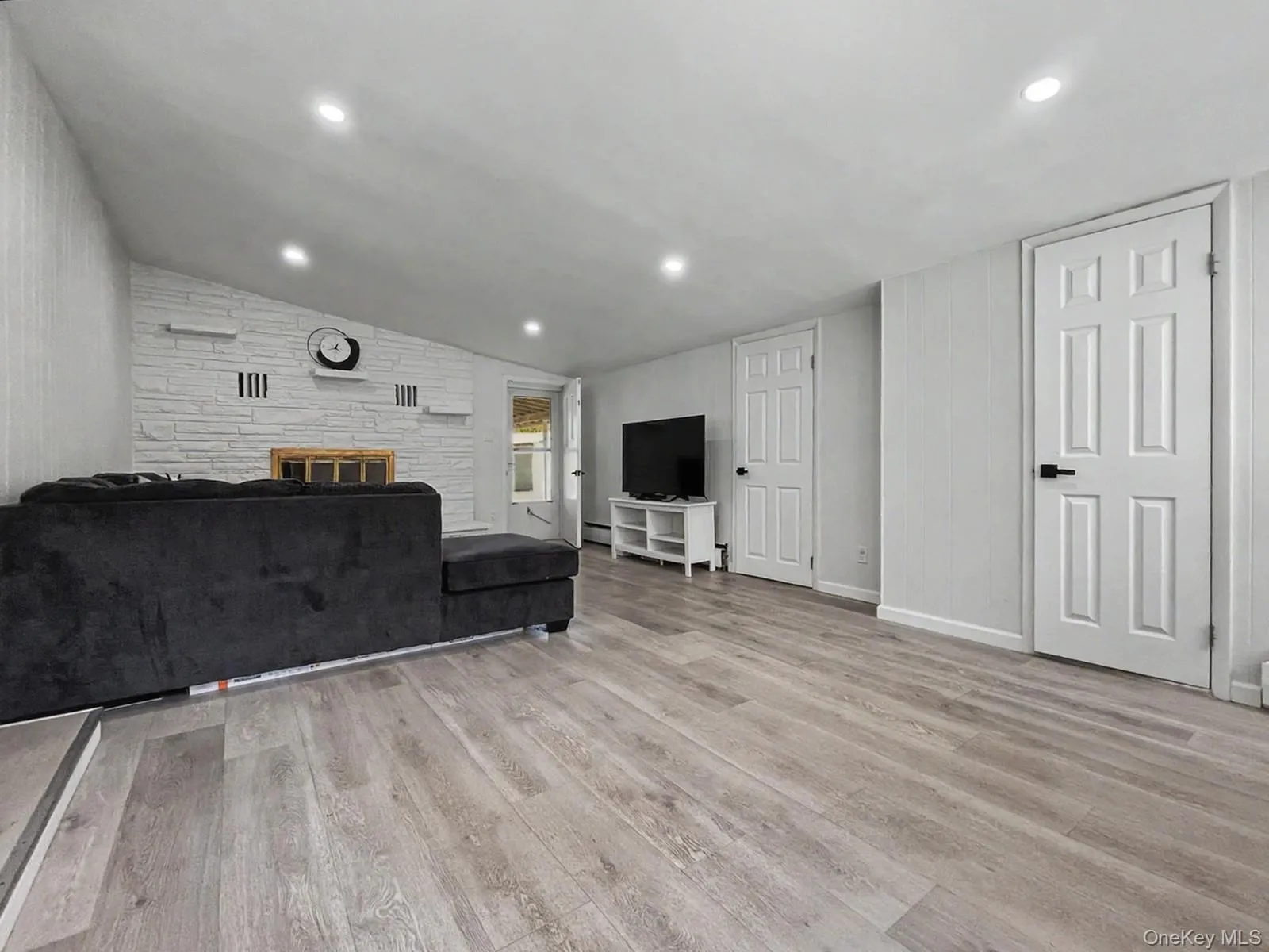 44 Straight Path, Thompson, NY, 3 Bedrooms Bedrooms, 6 Rooms Rooms,2 BathroomsBathrooms,Residential,For Rent,Straight,0,1011589 44 Straight Path, Thompson, NY, 3 Bedrooms Bedrooms, 6 Rooms Rooms,2 BathroomsBathrooms,Residential,For Rent,Straight,0,1011589