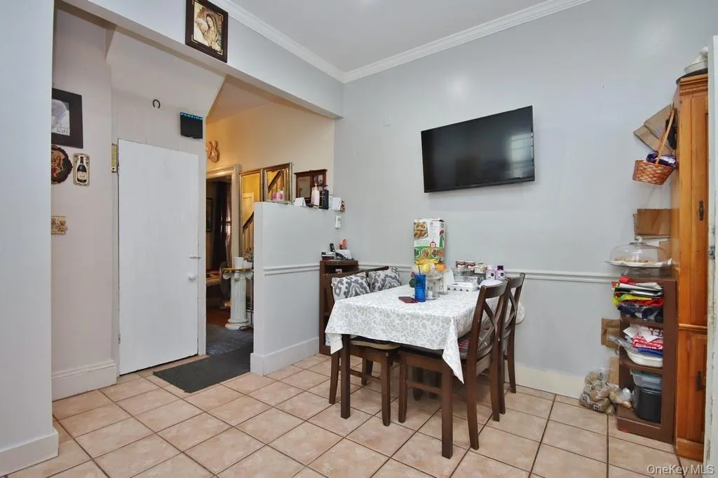 Eat in Kitchen Eat in Kitchen