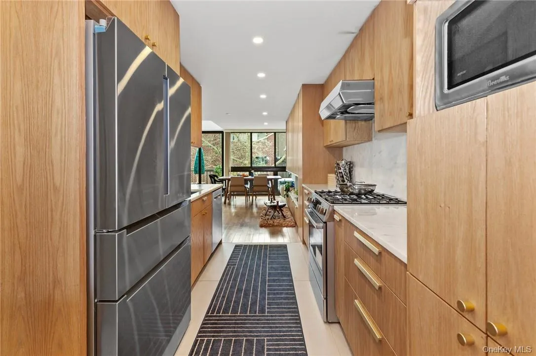 Sleek and modern kitchen with stainless steel appliances, offering ample storage and a streamlined design for culinary enthusiasts. Sleek and modern kitchen with stainless steel appliances, offering ample storage and a streamlined design for culinary enthusiasts.