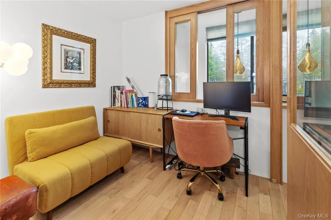 Bright and cozy office area, ideal for productivity and comfort. Features stylish decor and ample natural light. Bright and cozy office area, ideal for productivity and comfort. Features stylish decor and ample natural light.
