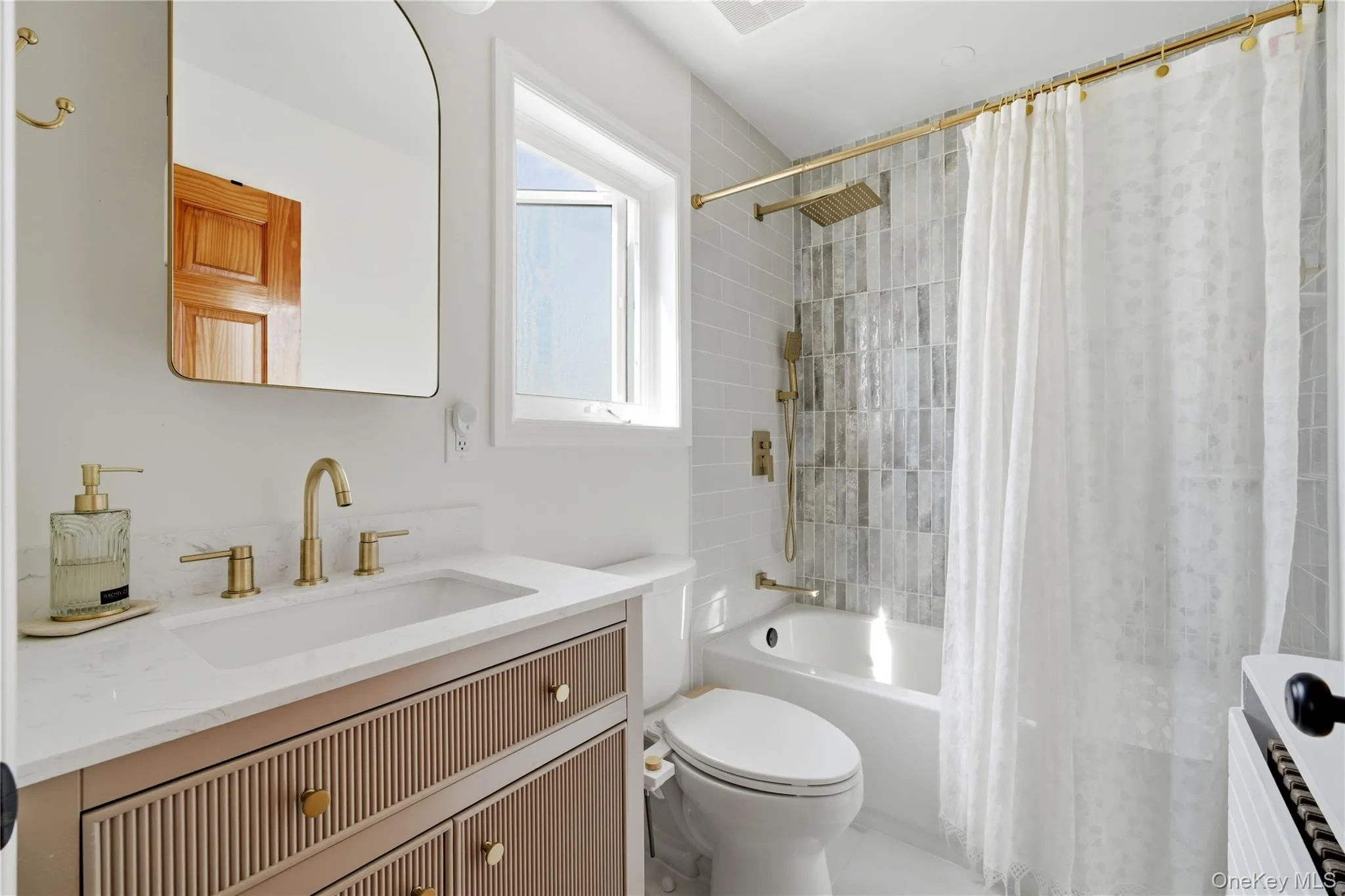 107 Shore Road, Babylon, NY, 2 Bedrooms Bedrooms, 8 Rooms Rooms,2 BathroomsBathrooms,Residential,For Rent,Shore,0,1011597 107 Shore Road, Babylon, NY, 2 Bedrooms Bedrooms, 8 Rooms Rooms,2 BathroomsBathrooms,Residential,For Rent,Shore,0,1011597