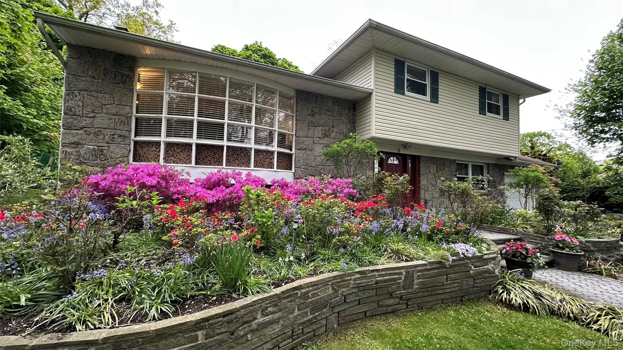 5 Highpoint Drive, Huntington, NY, 4 Bedrooms Bedrooms, 8 Rooms Rooms,2 BathroomsBathrooms,Residential,For Rent,Highpoint,0,1011600 5 Highpoint Drive, Huntington, NY, 4 Bedrooms Bedrooms, 8 Rooms Rooms,2 BathroomsBathrooms,Residential,For Rent,Highpoint,0,1011600