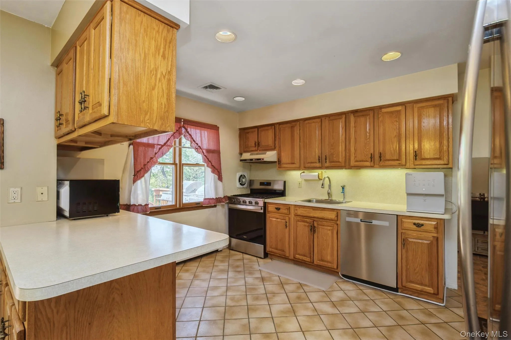 5 Highpoint Drive, Huntington, NY, 4 Bedrooms Bedrooms, 8 Rooms Rooms,2 BathroomsBathrooms,Residential,For Rent,Highpoint,0,1011600 5 Highpoint Drive, Huntington, NY, 4 Bedrooms Bedrooms, 8 Rooms Rooms,2 BathroomsBathrooms,Residential,For Rent,Highpoint,0,1011600