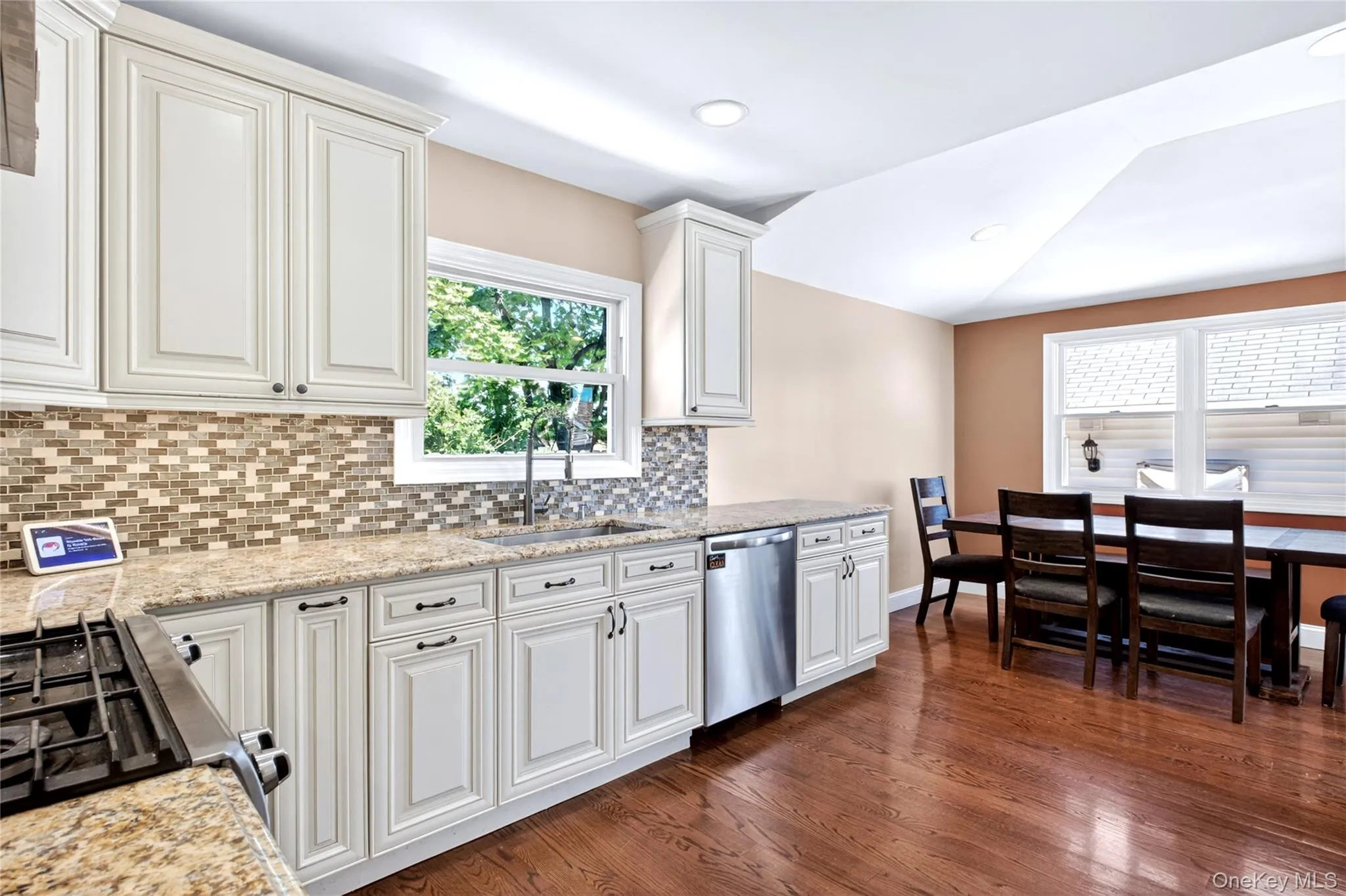 50 Albertson Place, North Hempstead, NY, 3 Bedrooms Bedrooms, 6 Rooms Rooms,2 BathroomsBathrooms,Residential Lease,For Rent,Albertson,0,1011603 50 Albertson Place, North Hempstead, NY, 3 Bedrooms Bedrooms, 6 Rooms Rooms,2 BathroomsBathrooms,Residential Lease,For Rent,Albertson,0,1011603