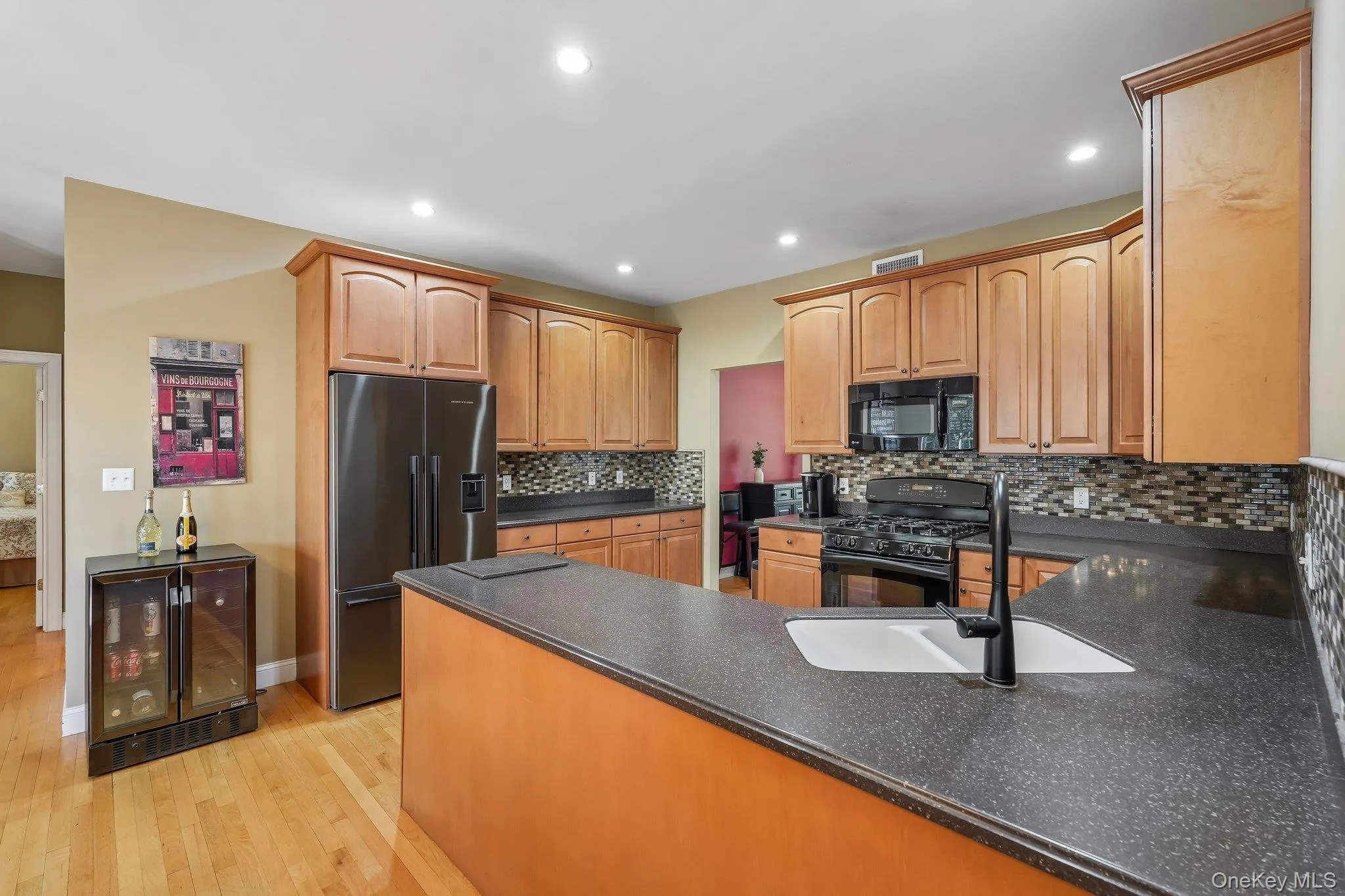 Efficient style kitchen with corian ocunter tops and maple cabinets. Efficient style kitchen with corian ocunter tops and maple cabinets.