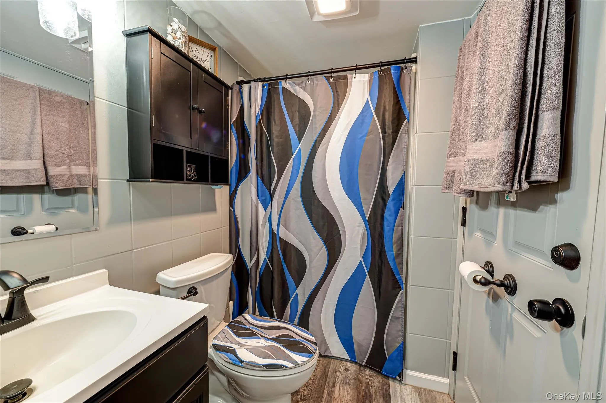 Extension (Lower) Full Bath Extension (Lower) Full Bath